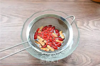 Make Apple date tea step 3