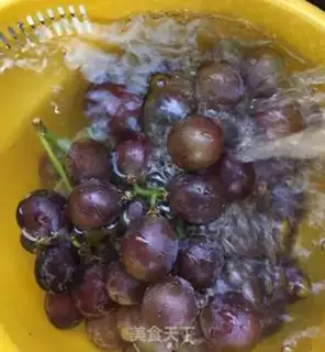 Make Home-made grape cans step 0