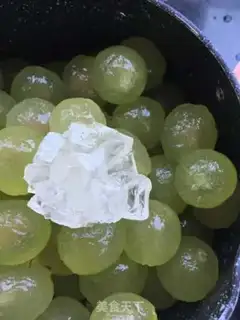 Make Home-made grape cans step 2
