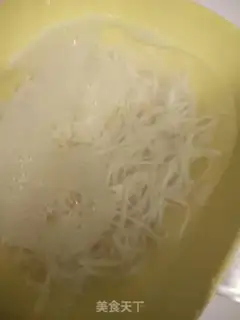 Make Godmother mixed noodles step 1