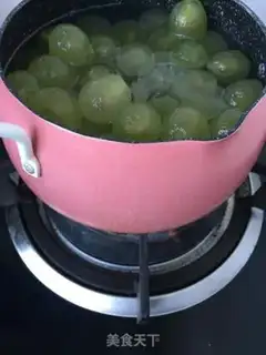 Make Home-made grape cans step 5