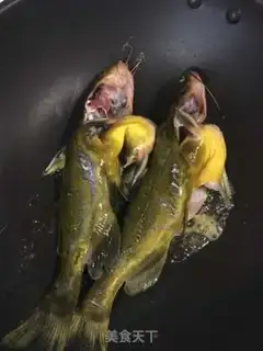 Make A pot of fresh seafood step 1