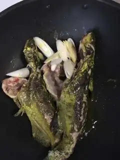 Make A pot of fresh seafood step 3