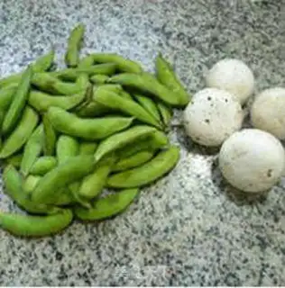 Make Squeeze mushrooms and fried beans step 0