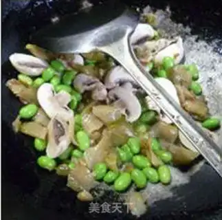 Make Squeeze mushrooms and fried beans step 6