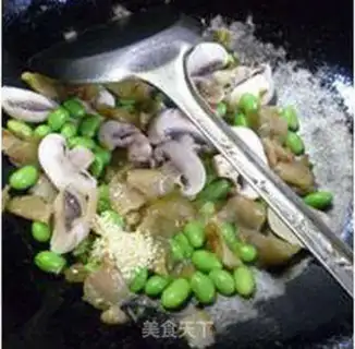 Make Squeeze mushrooms and fried beans step 7