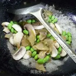 Make Squeeze mushrooms and fried beans step 8