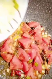 Make Tomato eggs and smelts step 5