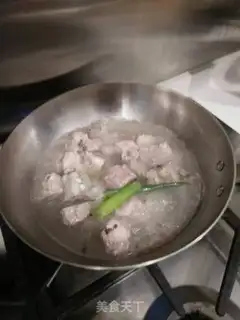 Make Black-haired pork chop soup step 5