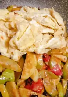 Make Tomato eggs and smelts step 8