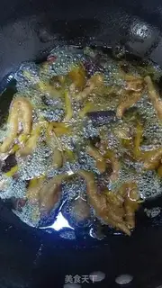 Make Chicken claws in the dry pan step 2