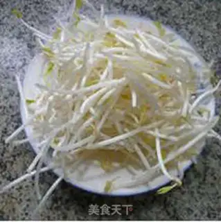 Make The silk melon fried green bean sprouts step 1