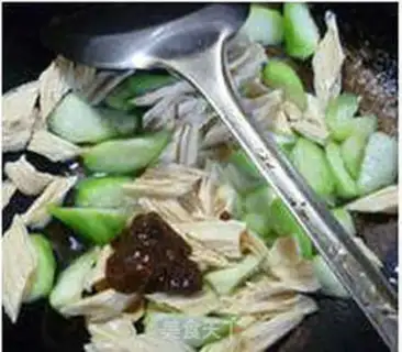 Make Bean petals and melons step 7