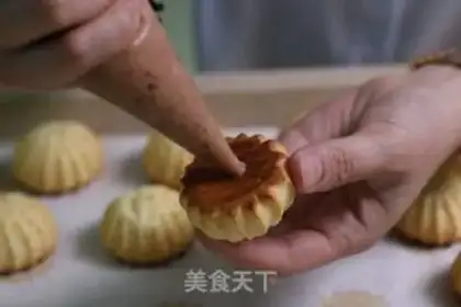 Make Blue velvet cheese puff step 16