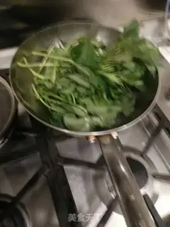Make Clear the red potato leaves step 2