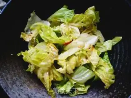 Make Hand-picked pie and lettuce step 5