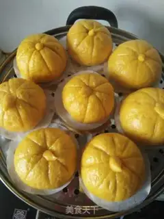 Make Steamed onion pumpkin roll step 2