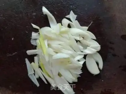 Make Onion fried eggs step 0