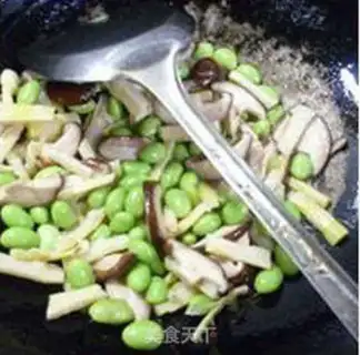 Make Fry beans with mushroom tails step 7