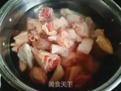 Make Chicken soup with mushrooms step 1