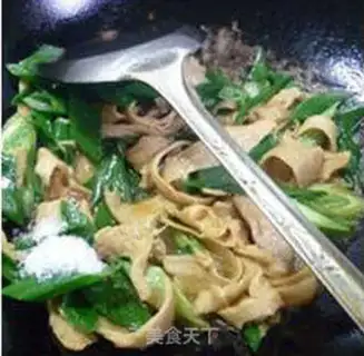 Make Onion noodles step 8