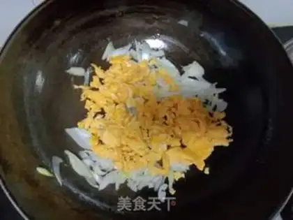Make Onion fried eggs step 5