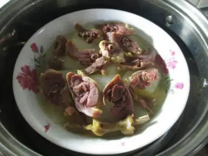 Make Duck leg steaming melons step 10