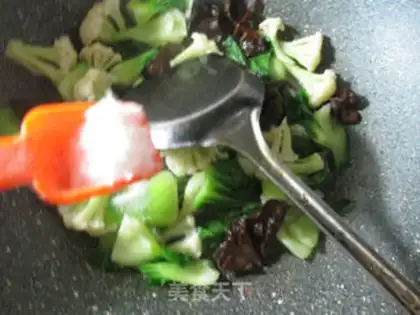 Make Black-moleved cabbage step 6