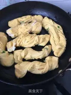 Make Pumpkin rolls step 17