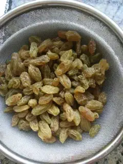 Make raisin paste step 2