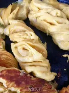 Make Pumpkin rolls step 22