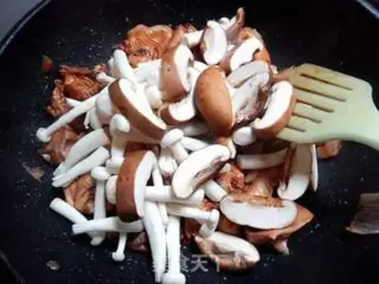 Make Chicken with mushroom sauce step 5