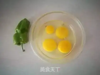 Make Seafood mushroom fried eggs step 1