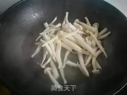 Make Seafood mushroom fried eggs step 2
