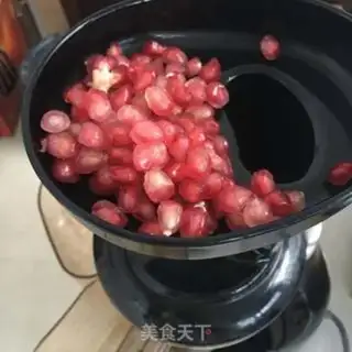 Make Fresh pomegranate juice step 2