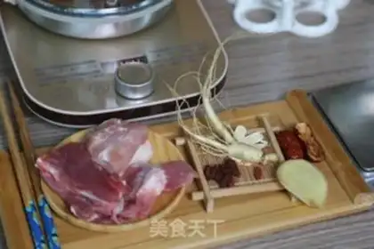 Make The ginseng rib soup step 1