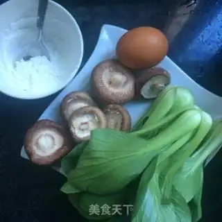 Make A bouquet of green mushrooms and eggs step 0