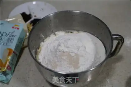 Make Sesame pine red sugar step 1