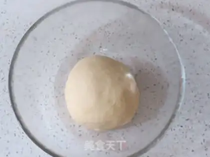 Make Miffy Rabbit squeezes bread step 2