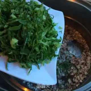 Make A bouquet of green mushrooms and eggs step 4