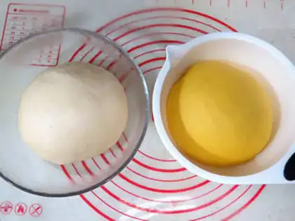 Make Miffy Rabbit squeezes bread step 5