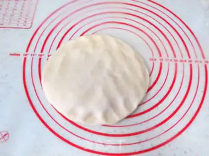 Make Miffy Rabbit squeezes bread step 9