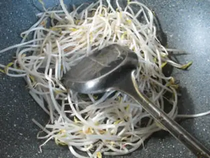 Make The green bean sprouts step 2