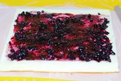 Make Blueberry jam, tiger cake roll step 21