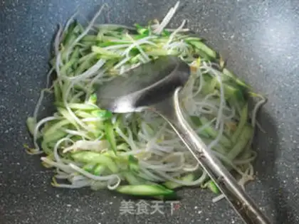 Make The green bean sprouts step 3