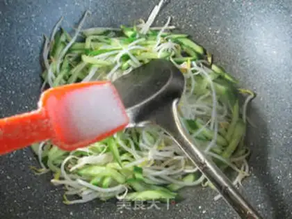 Make The green bean sprouts step 4
