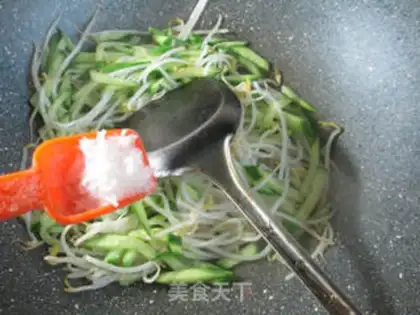 Make The green bean sprouts step 5