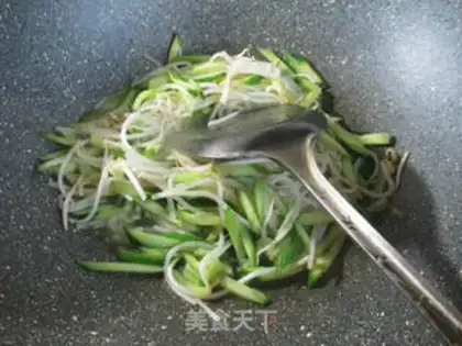 Make The green bean sprouts step 6