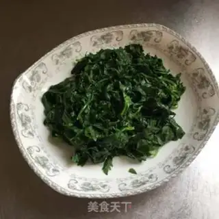 Make Celery leaves with peanuts step 2