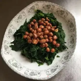 Make Celery leaves with peanuts step 4